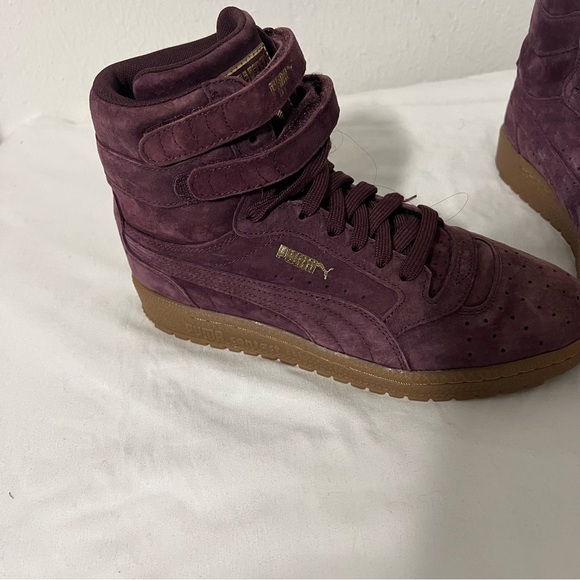 Puma Women’ Size 7.5 Sky II Hi Women Round Toe Suede Purple Sneakers Gold Logo - Picture 5 of 10